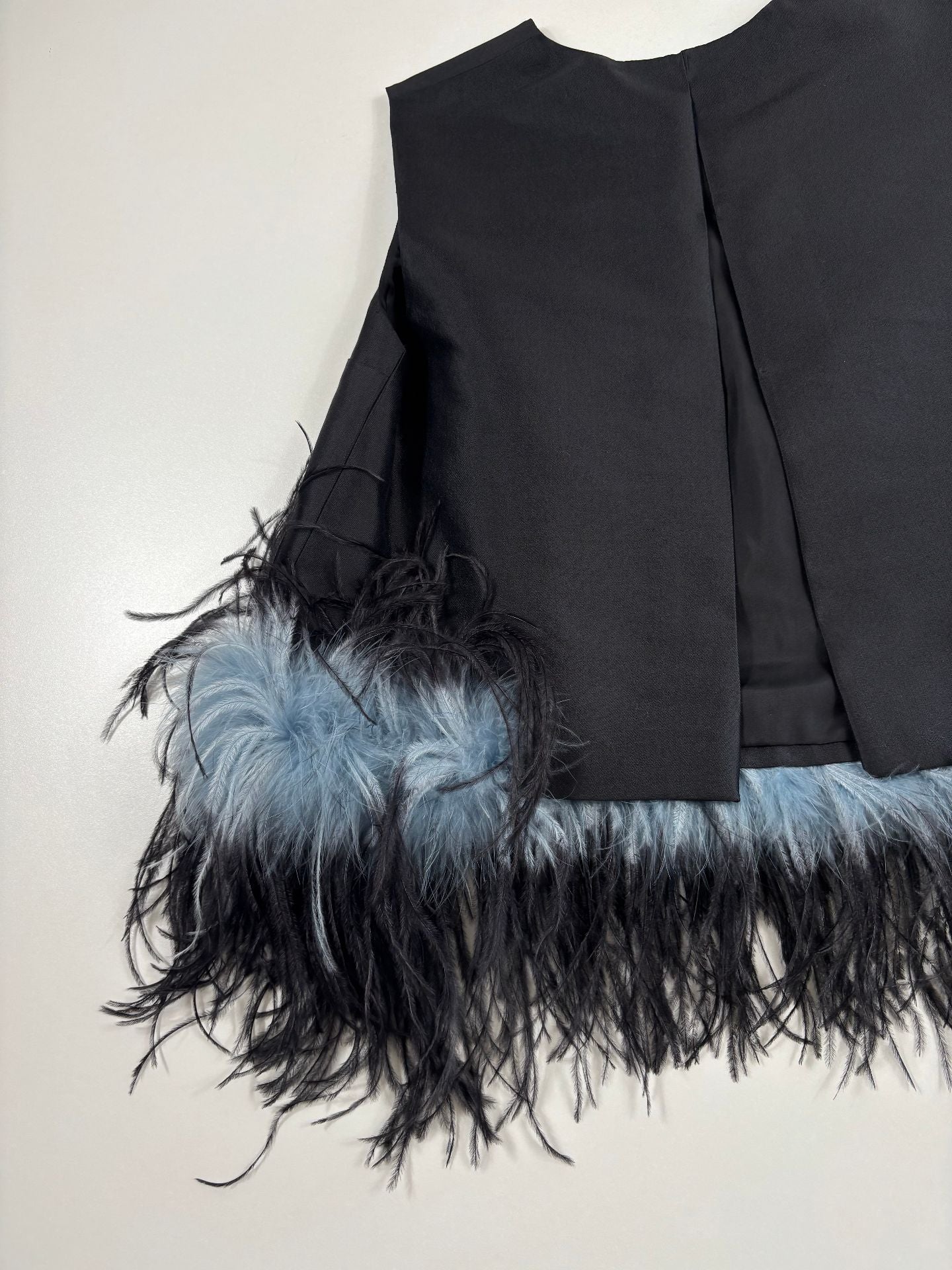 Top sans manches en laine et soie à plumes d'autruche – Prada – Taille 38-2