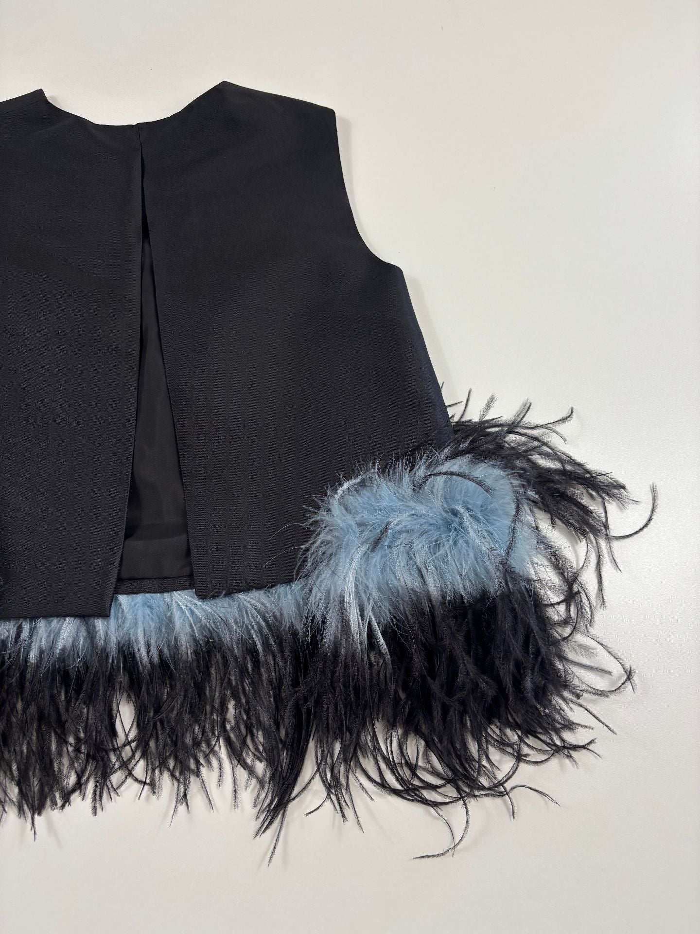 Top sans manches en laine et soie à plumes d'autruche – Prada – Taille 38-3