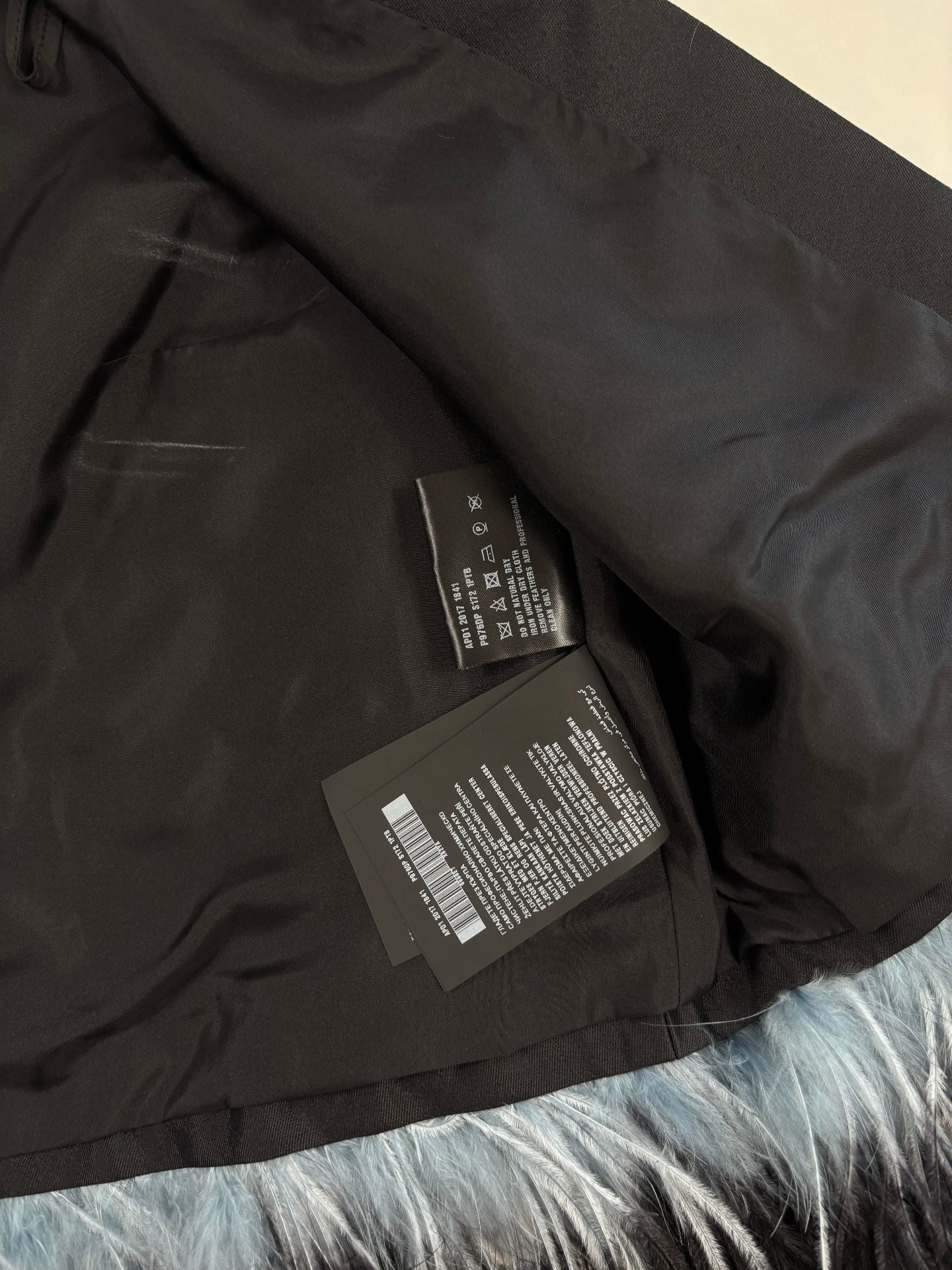 Top sans manches en laine et soie à plumes d'autruche – Prada – Taille 38-4