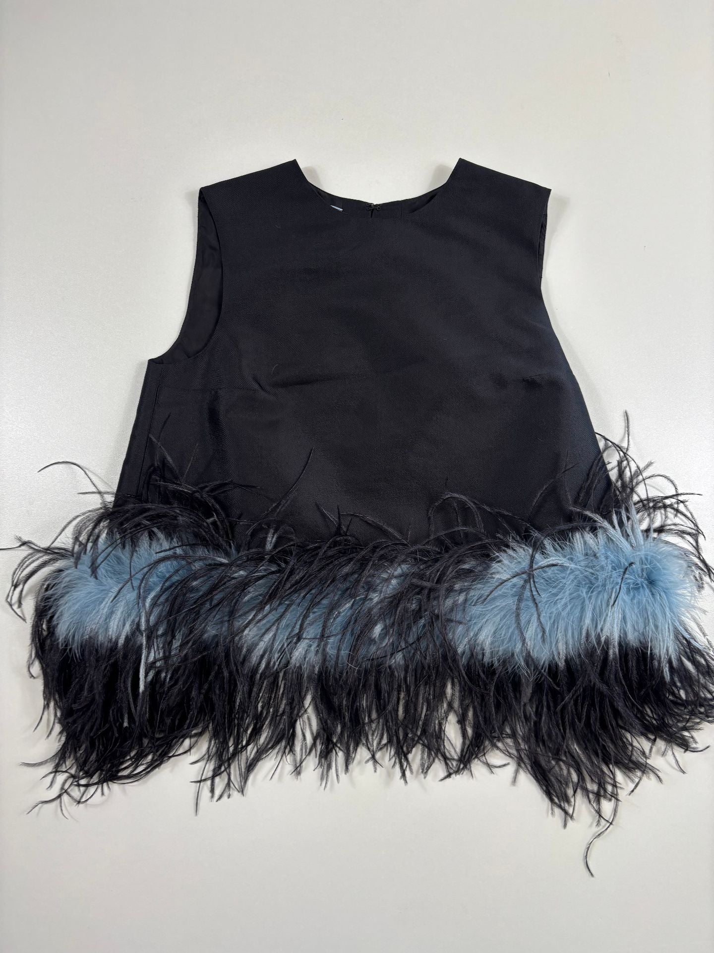 Top sans manches en laine et soie à plumes d'autruche – Prada – Taille 38-8