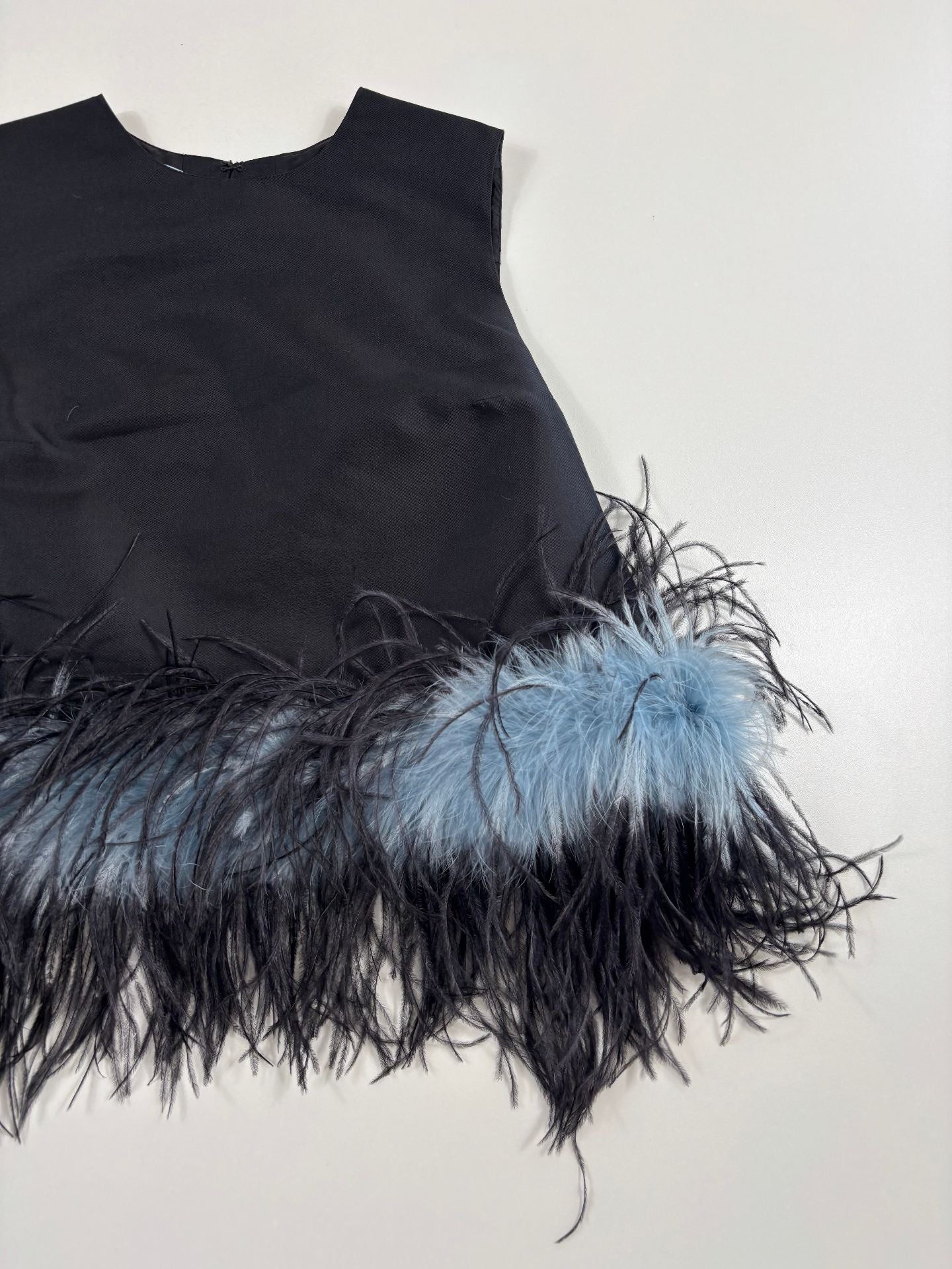 Top sans manches en laine et soie à plumes d'autruche – Prada – Taille 38-9