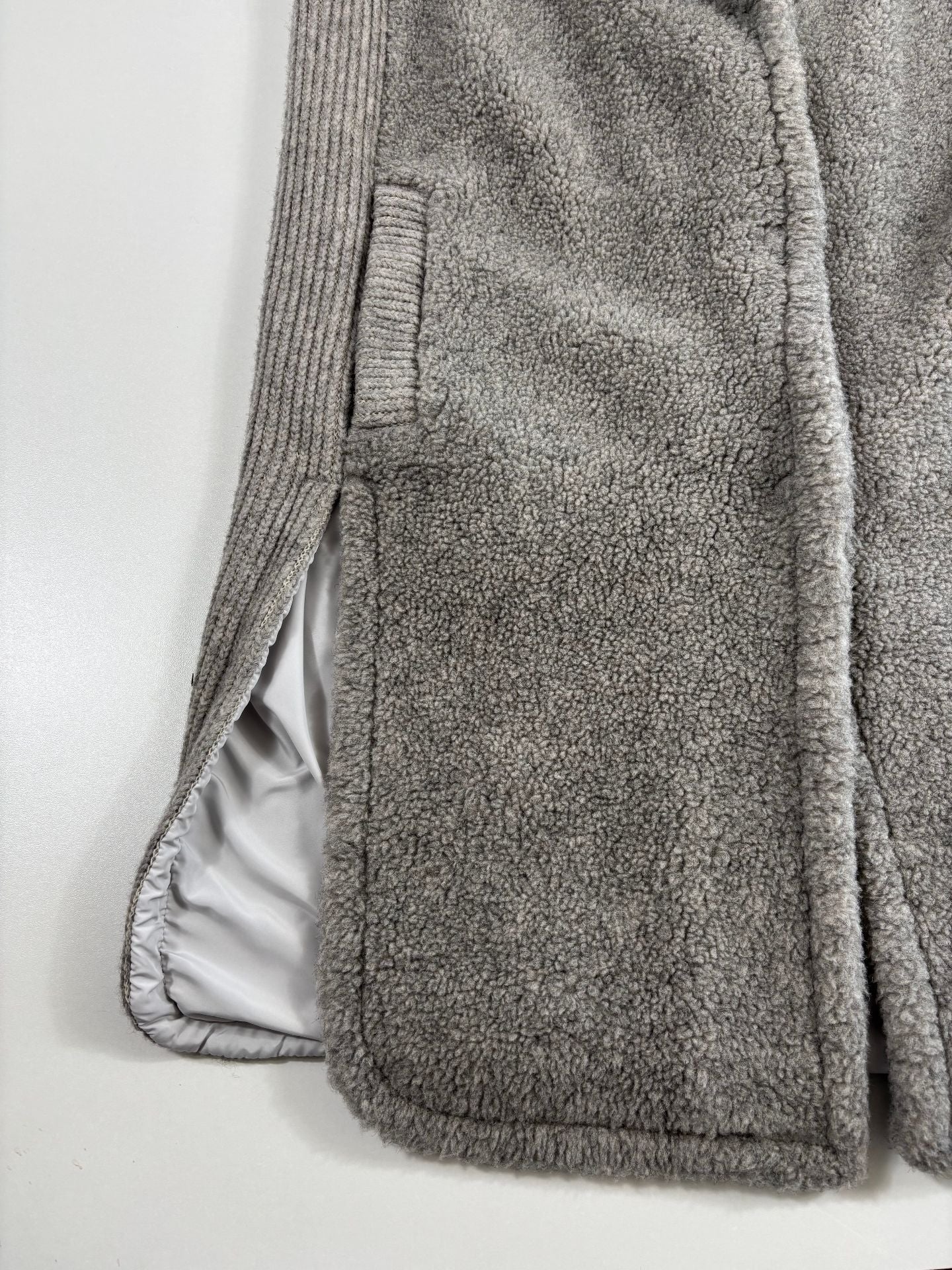 Manteau sans manches en laine bouclée taupe – Crisoni – Taille L-3