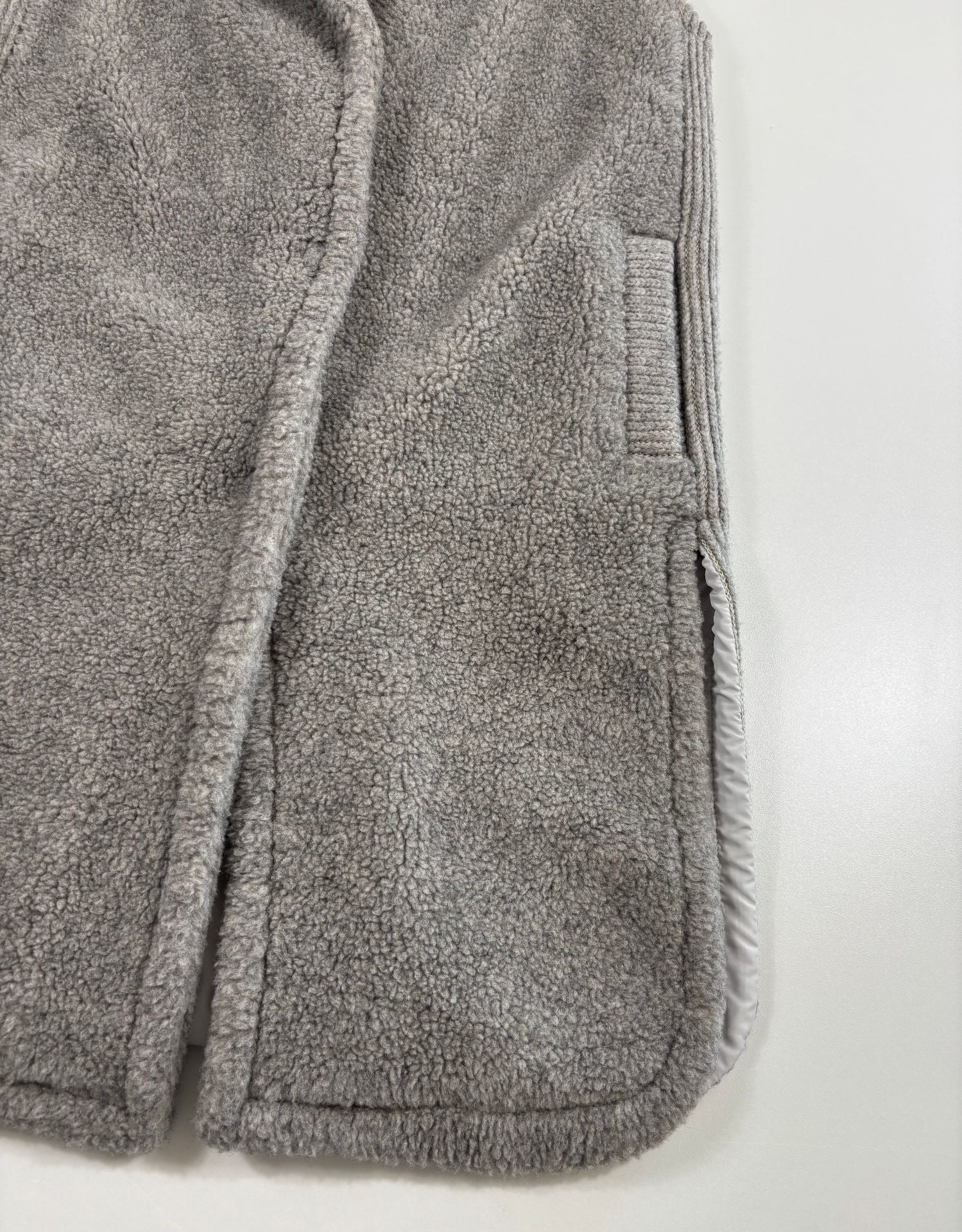 Manteau sans manches en laine bouclée taupe – Crisoni – Taille L-4