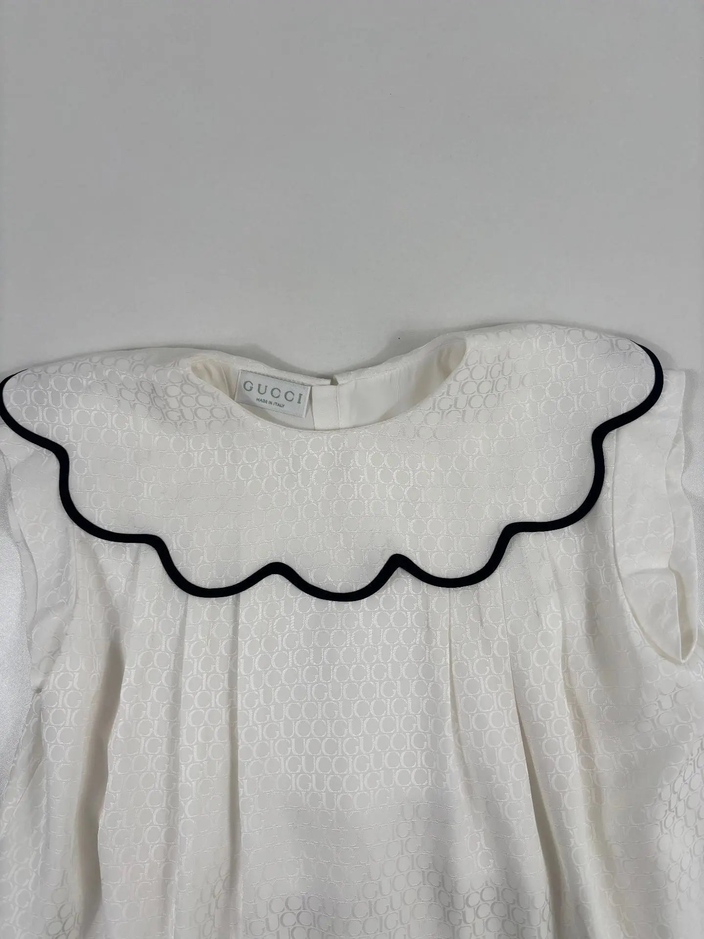 Robe GG jacquard blanche à col volant Gucci – 10 ans Gucci