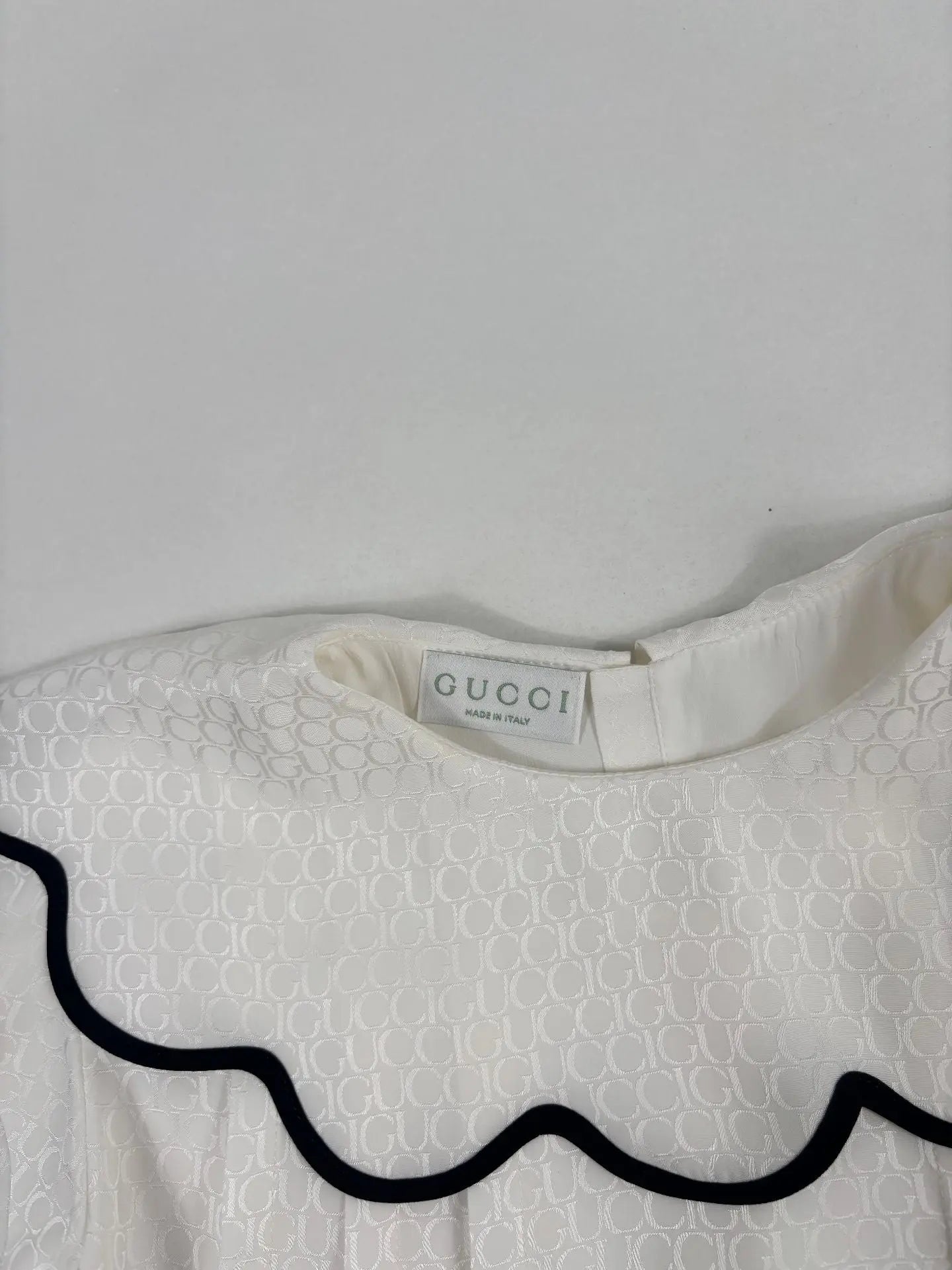 Robe GG jacquard blanche à col volant Gucci – 10 ans Gucci