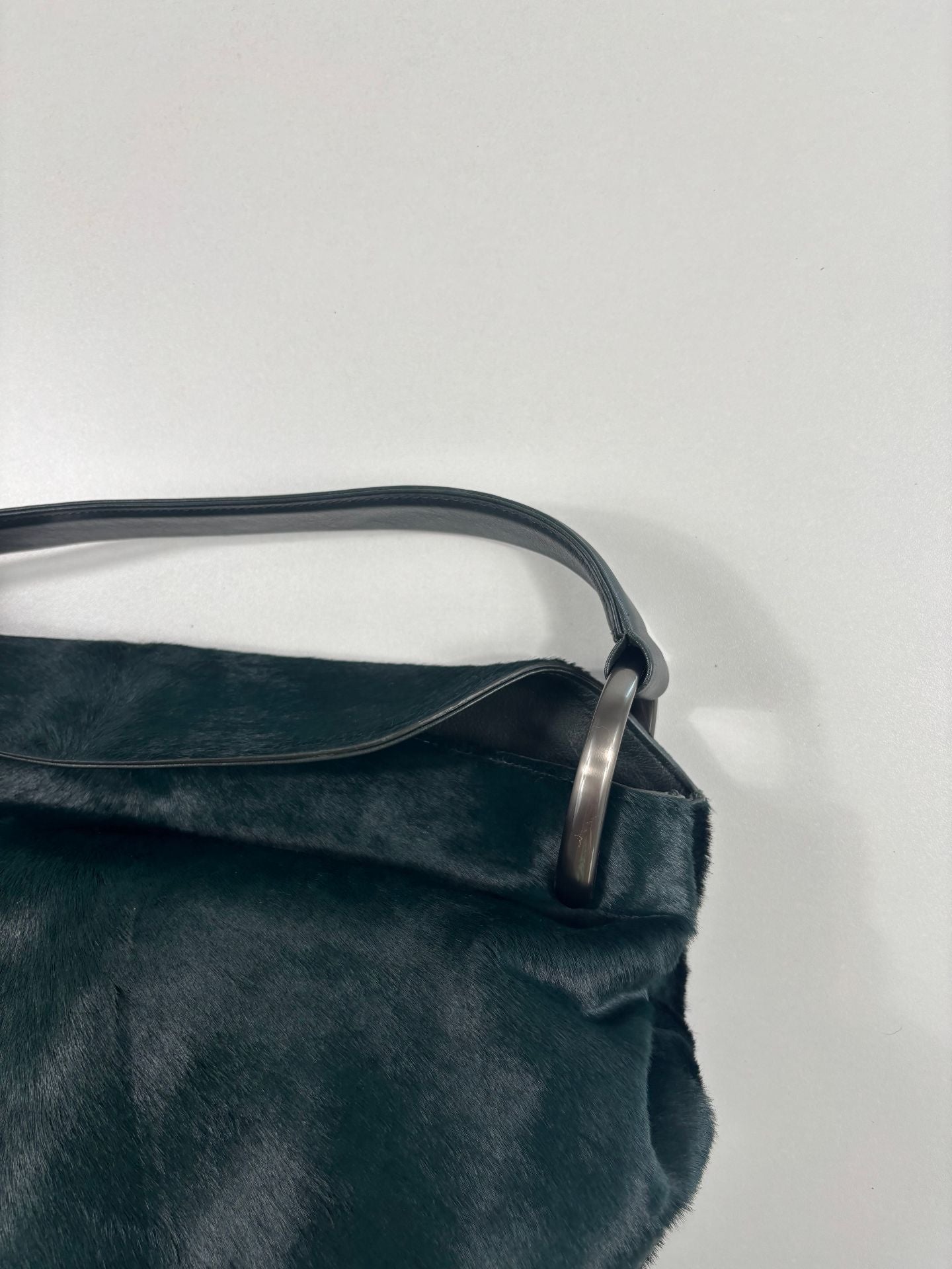 Sac Akris hobo poil de poulain vert sapin anse cuir noir-6