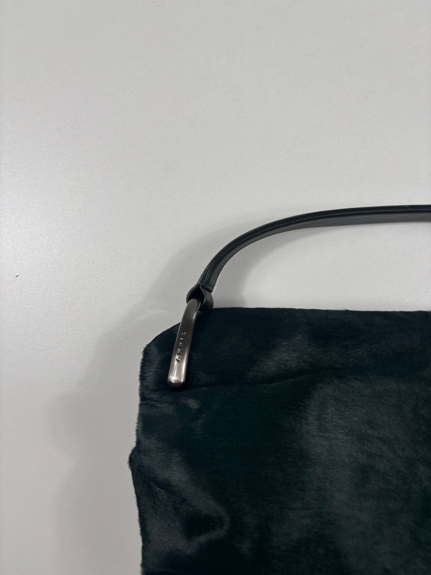 Sac Akris hobo poil de poulain vert sapin anse cuir noir-9