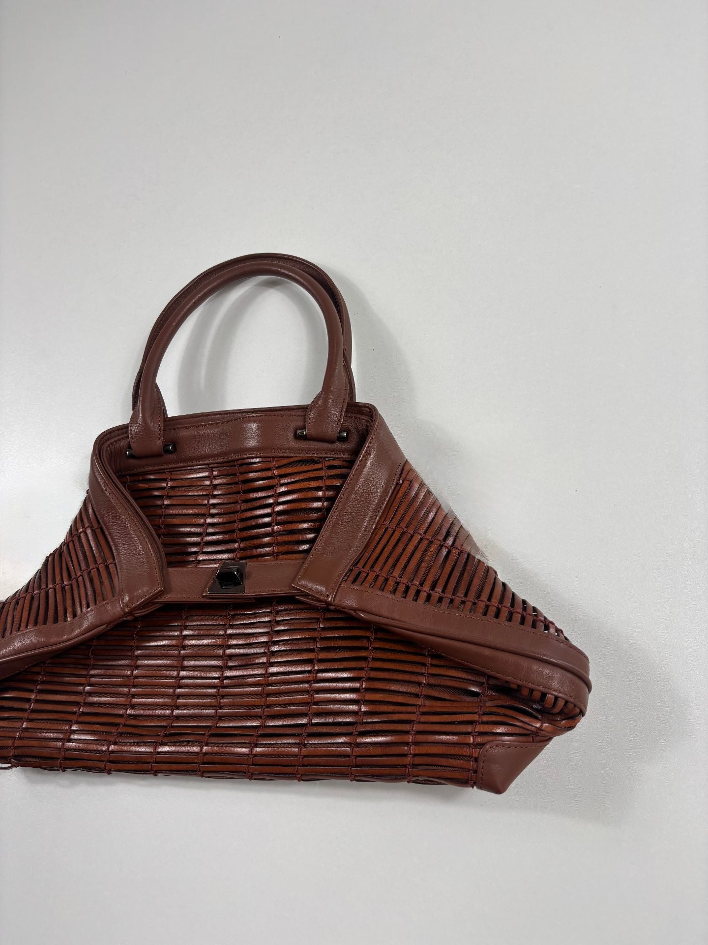 Sac Akris Allega cuir tressé marron quincaillerie gun metal-3