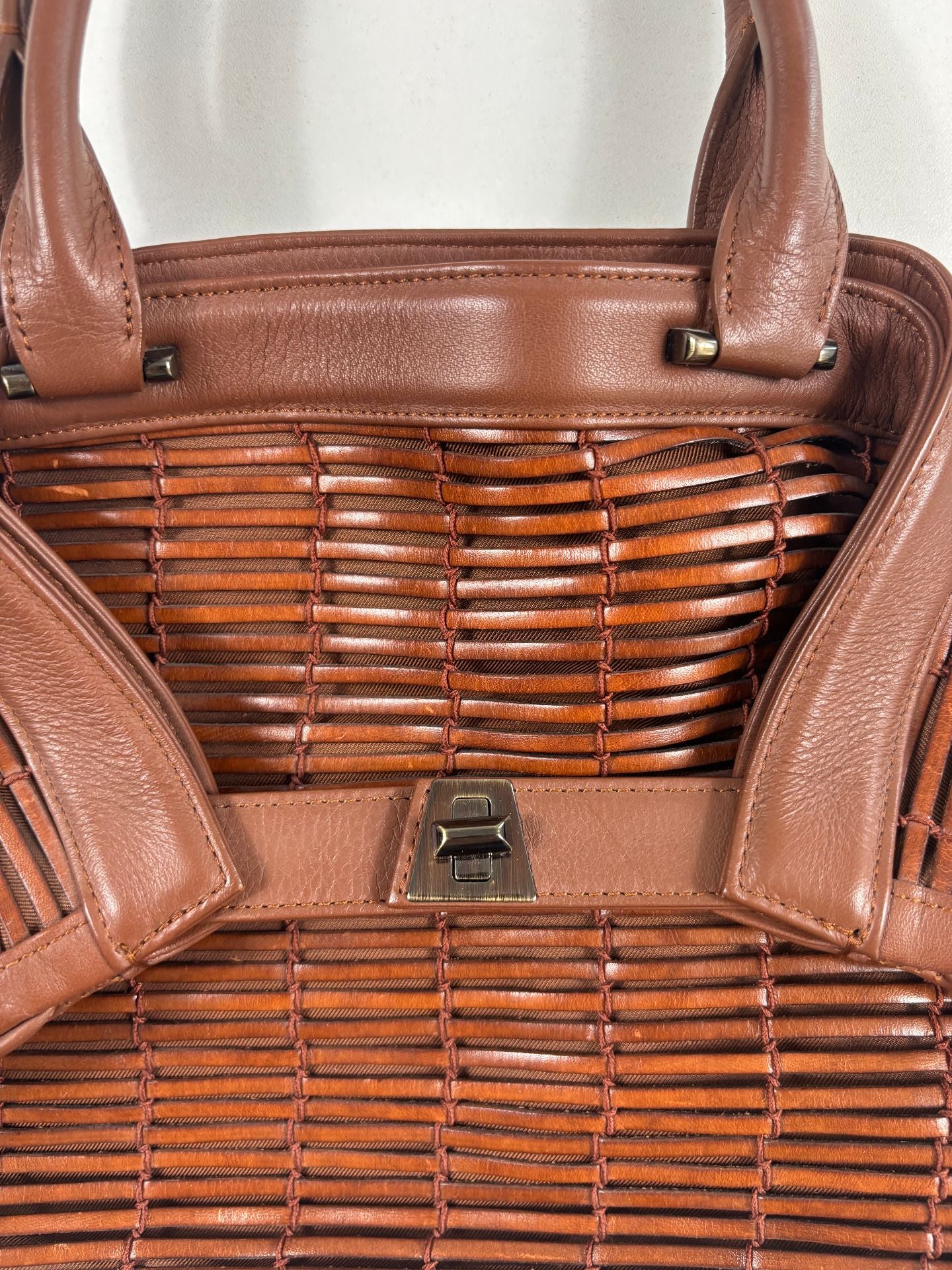 Sac Akris Allega cuir tressé marron quincaillerie gun metal-4