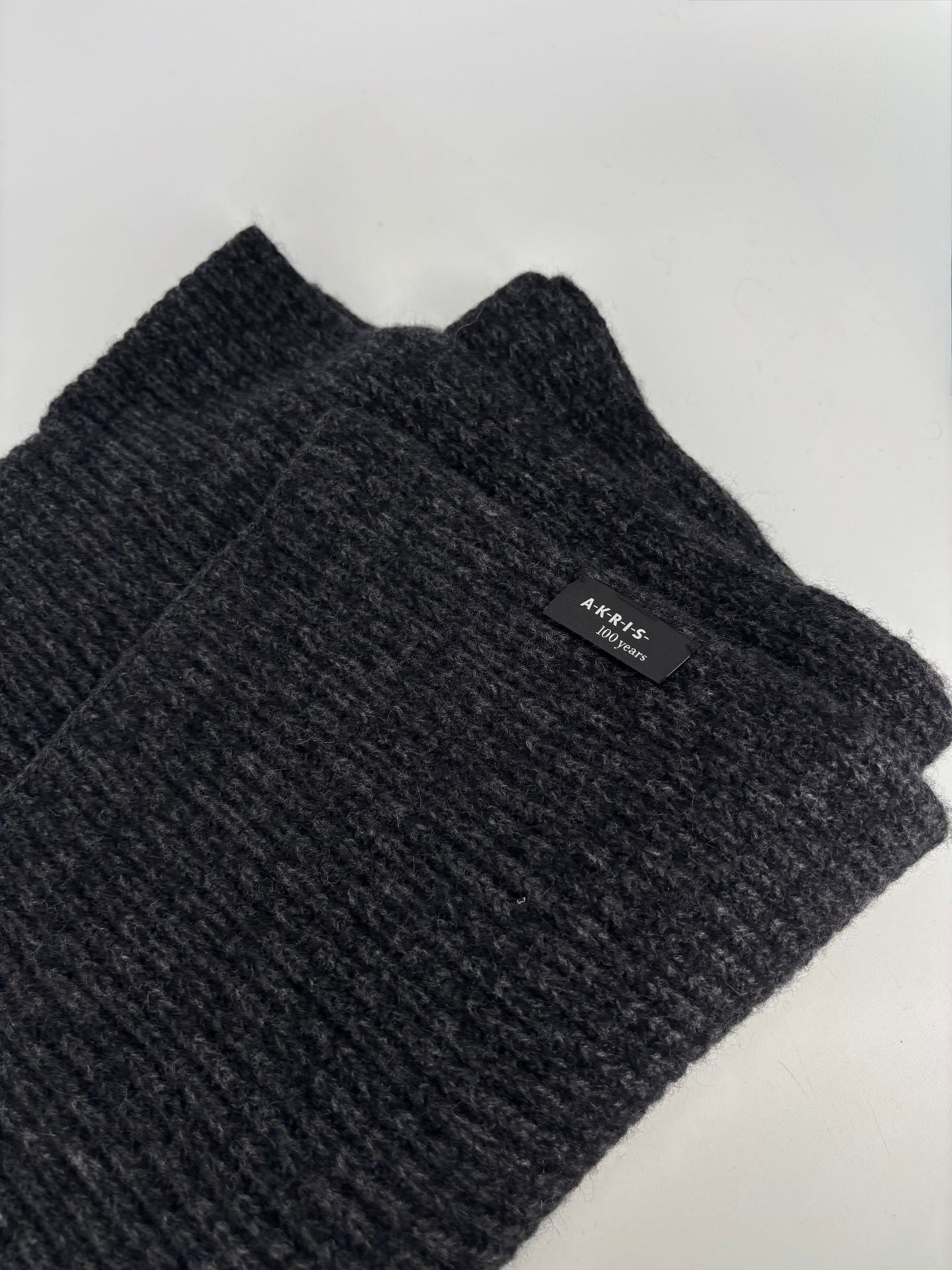 Ensemble Akris - Bonnet et écharpe en cachemire gris anthracite-11