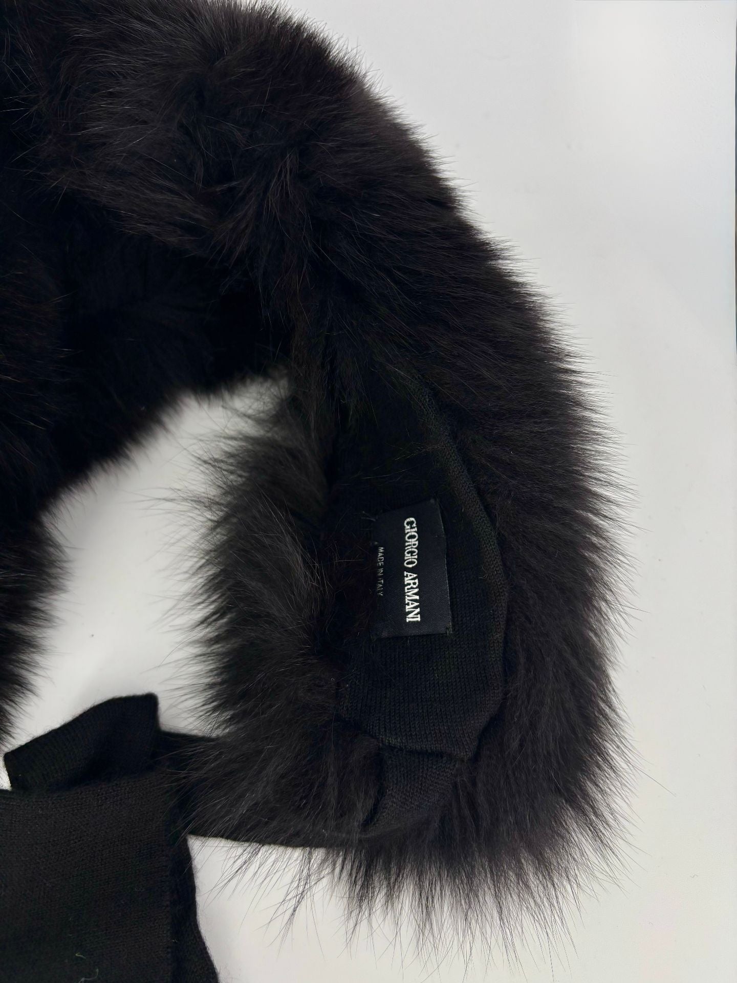 Tour de cou Giorgio Armani en fourrure de renard noire poils longs-4