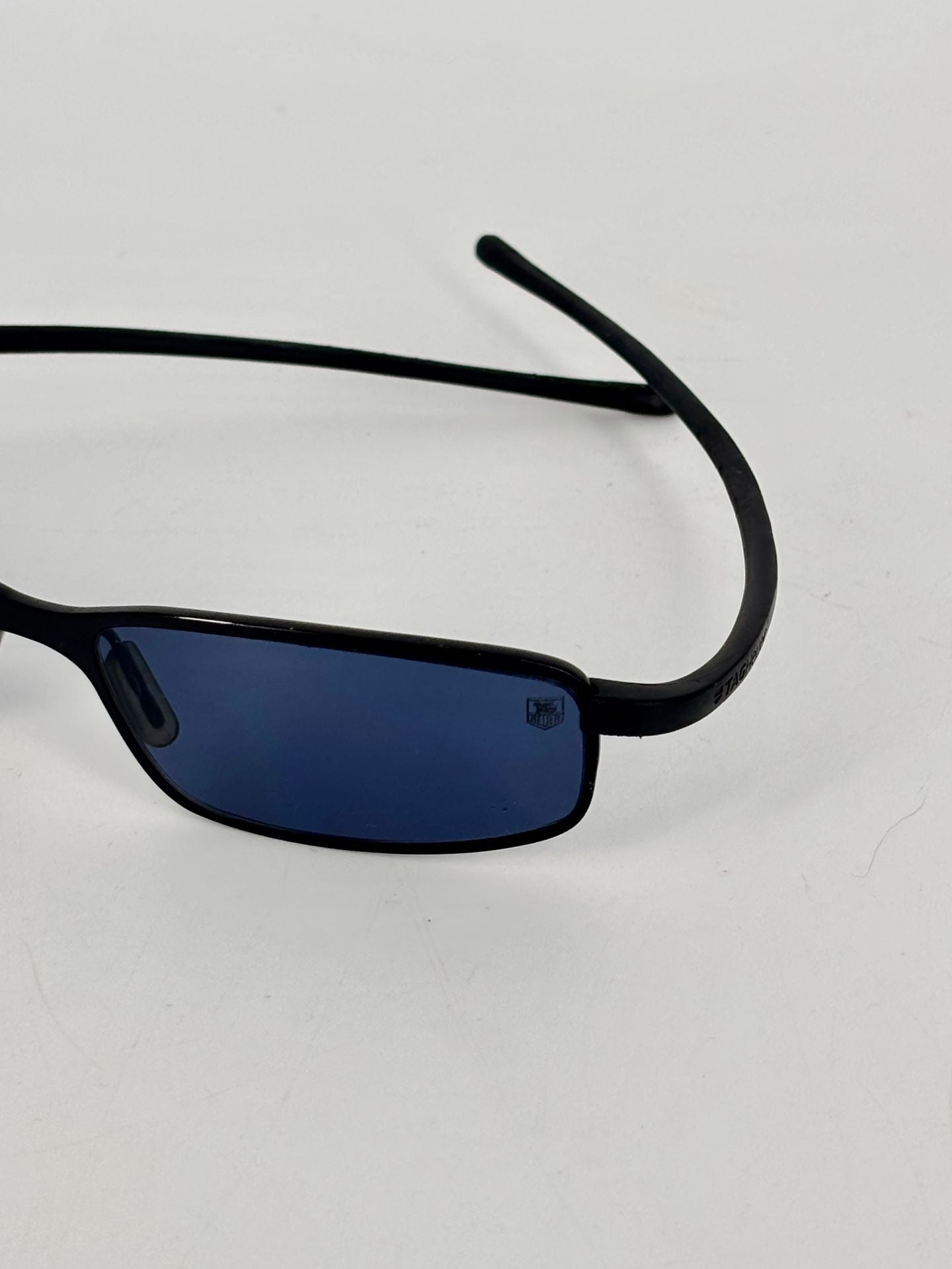 Lunettes de soleil TAG Heuer en titane noir et verres bleus-4