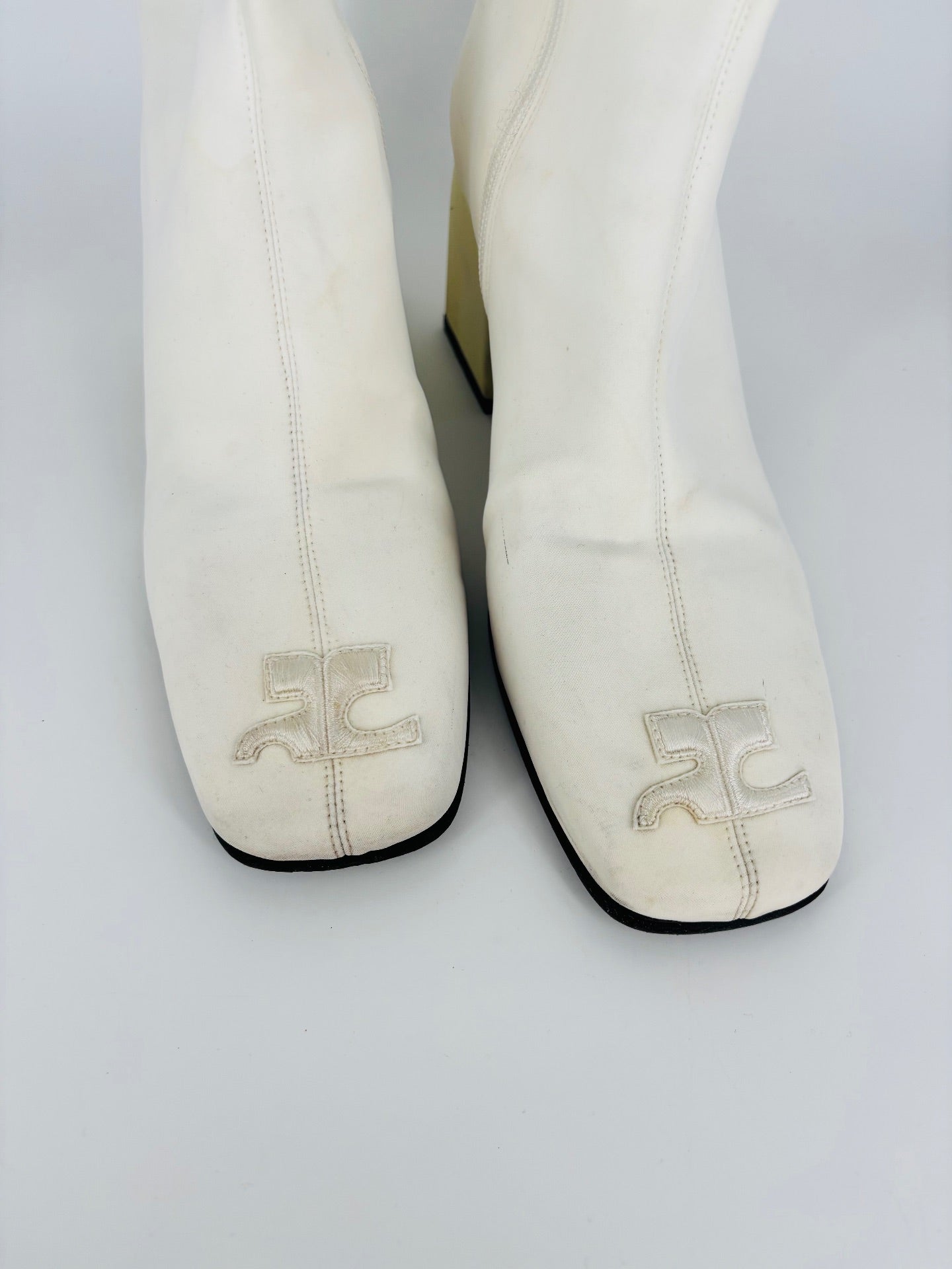 Bottines en cuir blanc à logo AC – Courrèges – T. 37-6