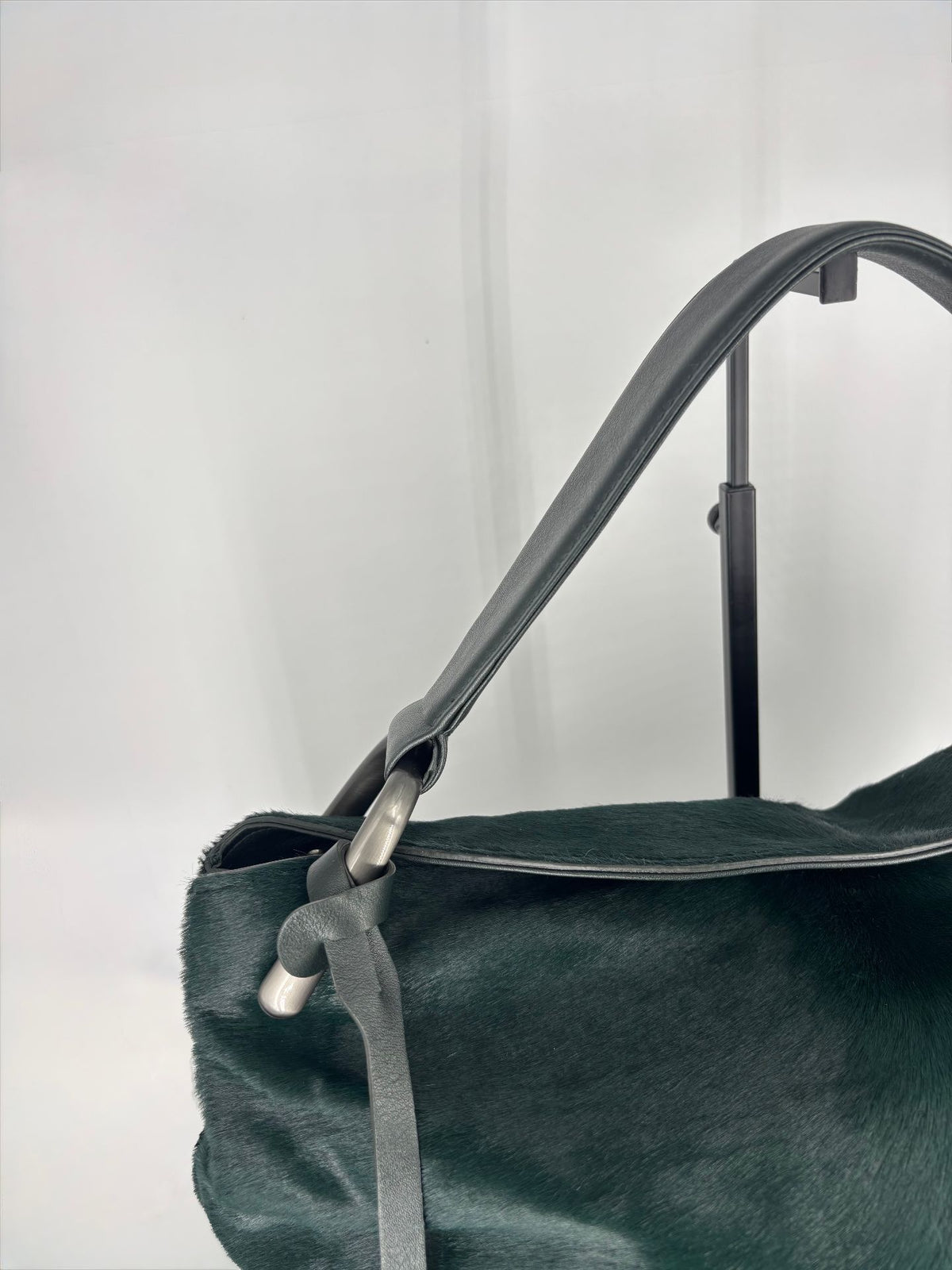 Sac Akris hobo poil de poulain vert sapin anse cuir noir-4