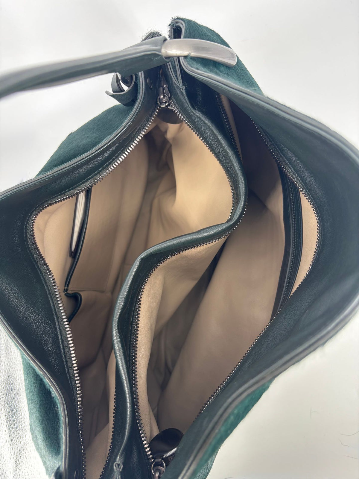Sac Akris hobo poil de poulain vert sapin anse cuir noir-17