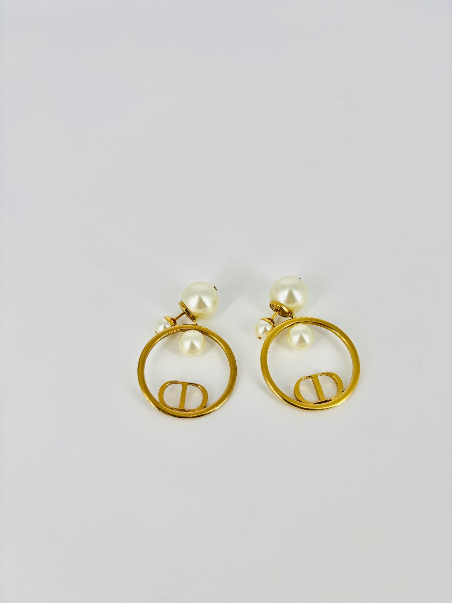 Boucles d’oreilles pendantes perles & doré – Dior-4