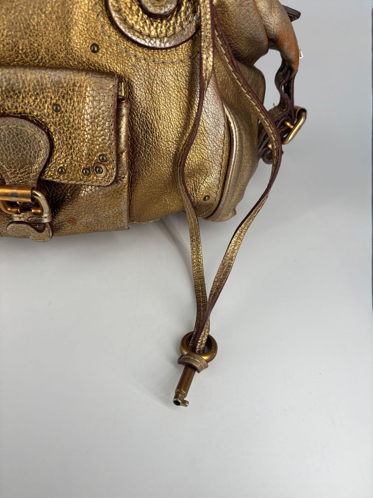 Chloé – Sac Paddington grand modèle en cuir doré bronze-6