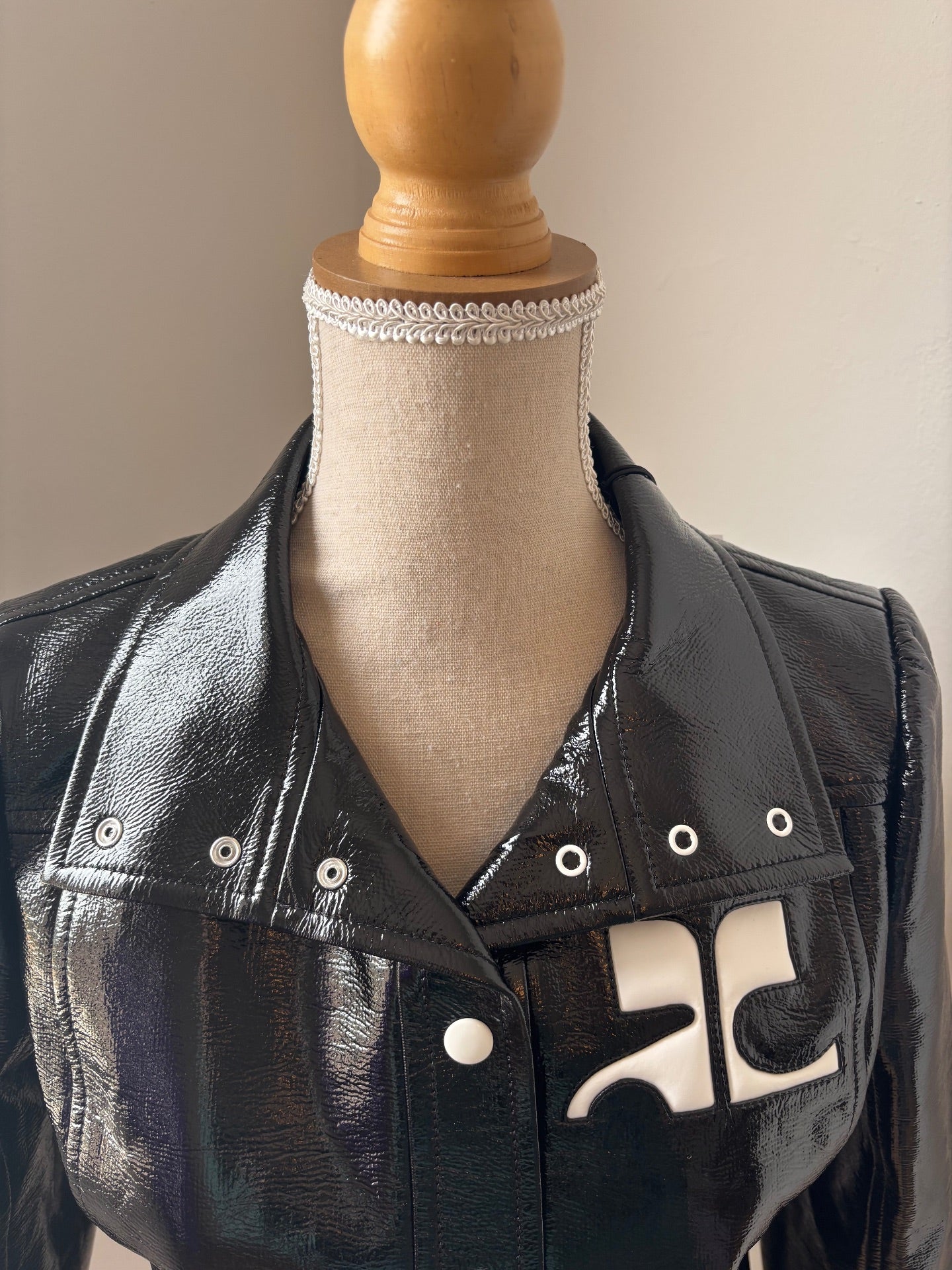 Black vinyl reissued jacket – Courrèges – Size 40-10